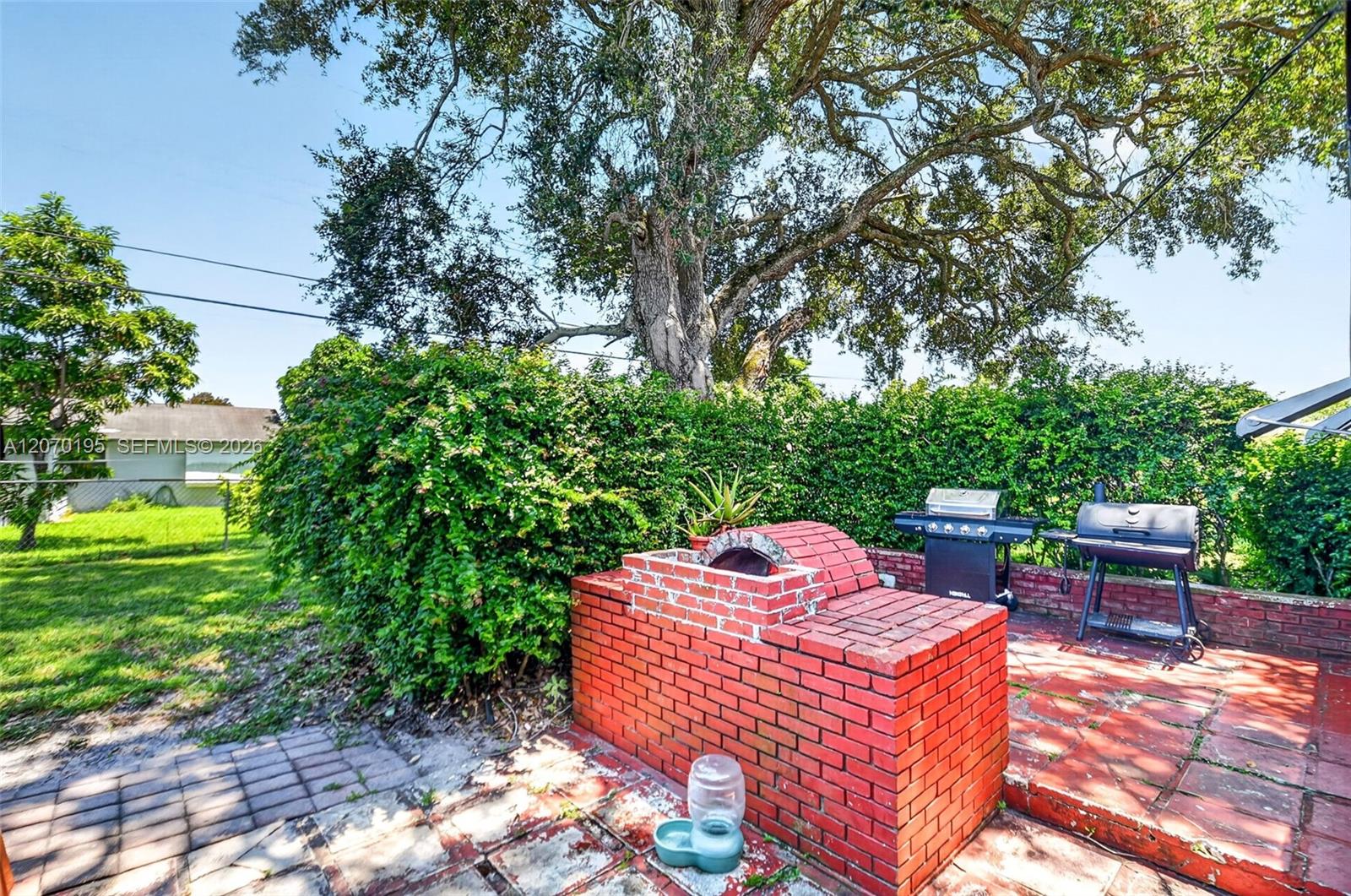 1572 Woodland Avenue
