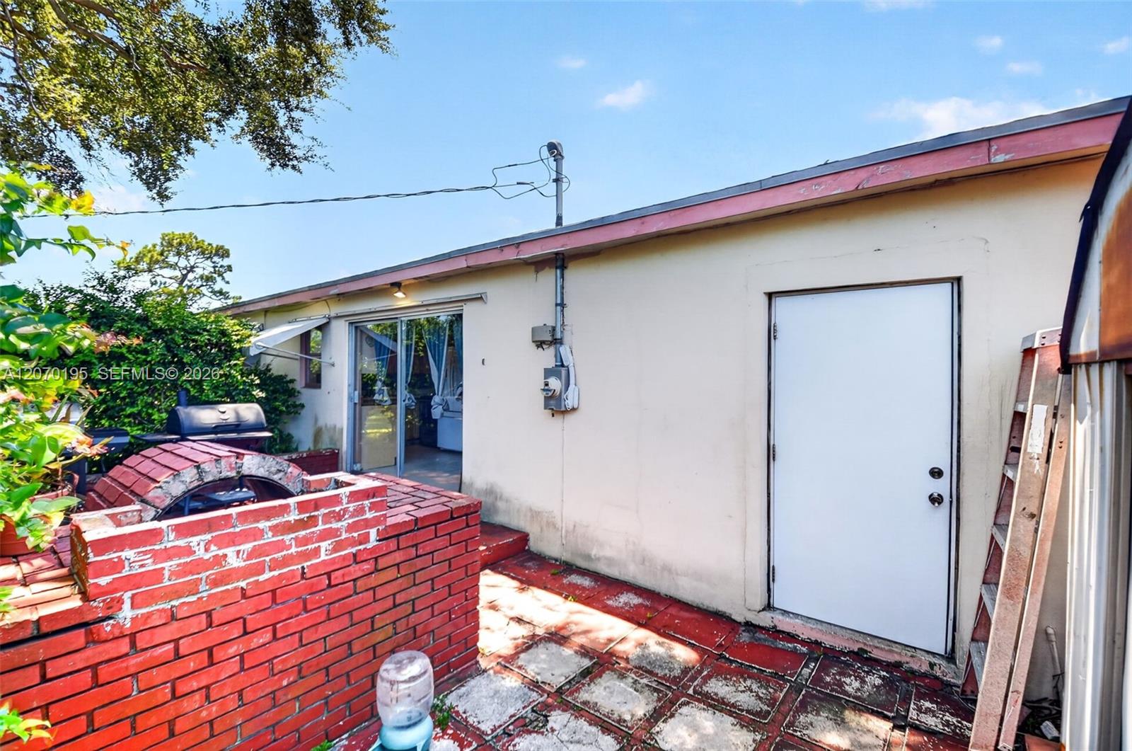 1572 Woodland Avenue