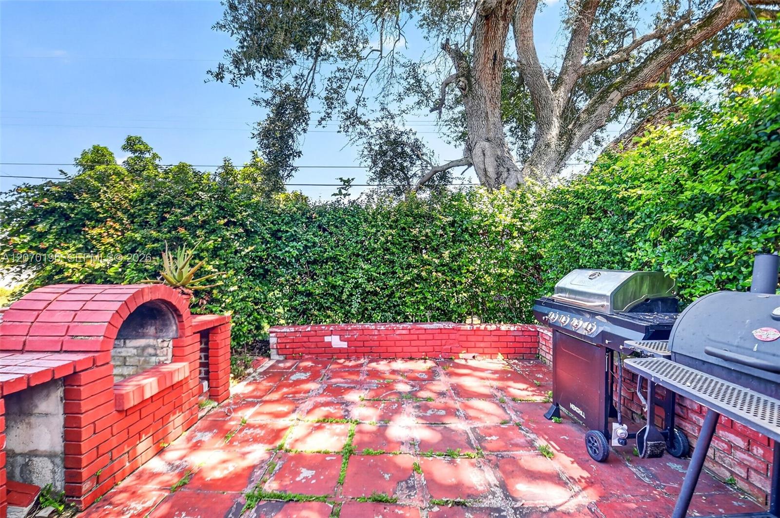 1572 Woodland Avenue