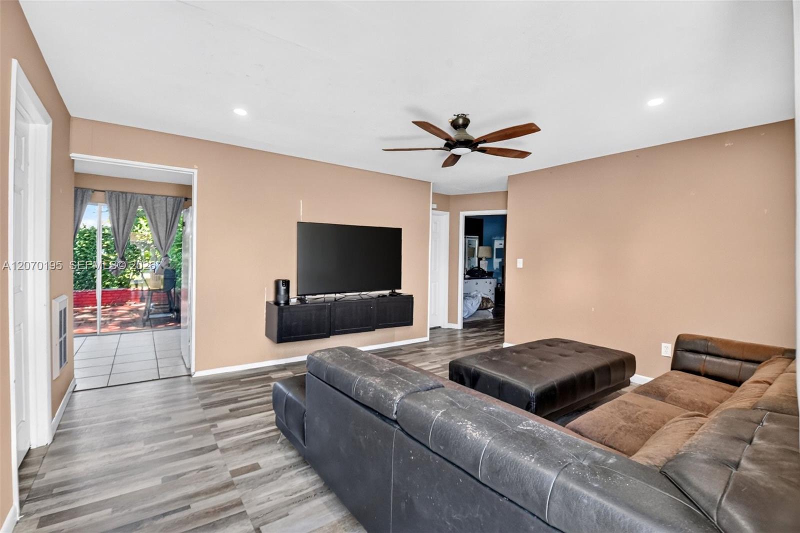 1572 Woodland Avenue