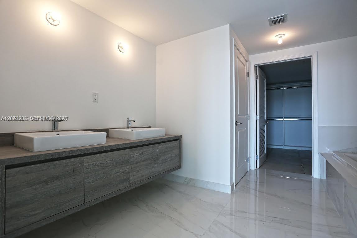 400 Sunny Isles Boulevard