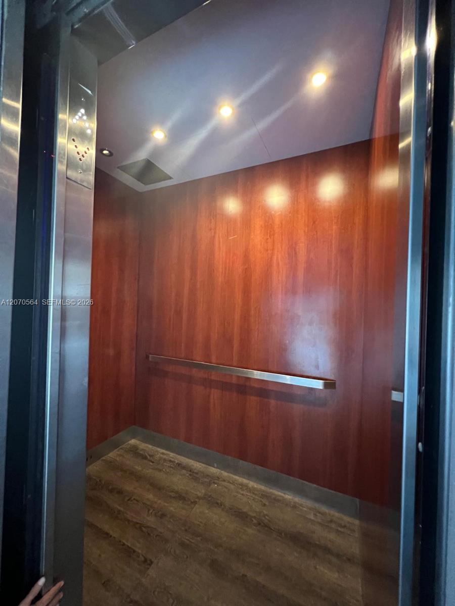 310 Fontainebleau Boulevard