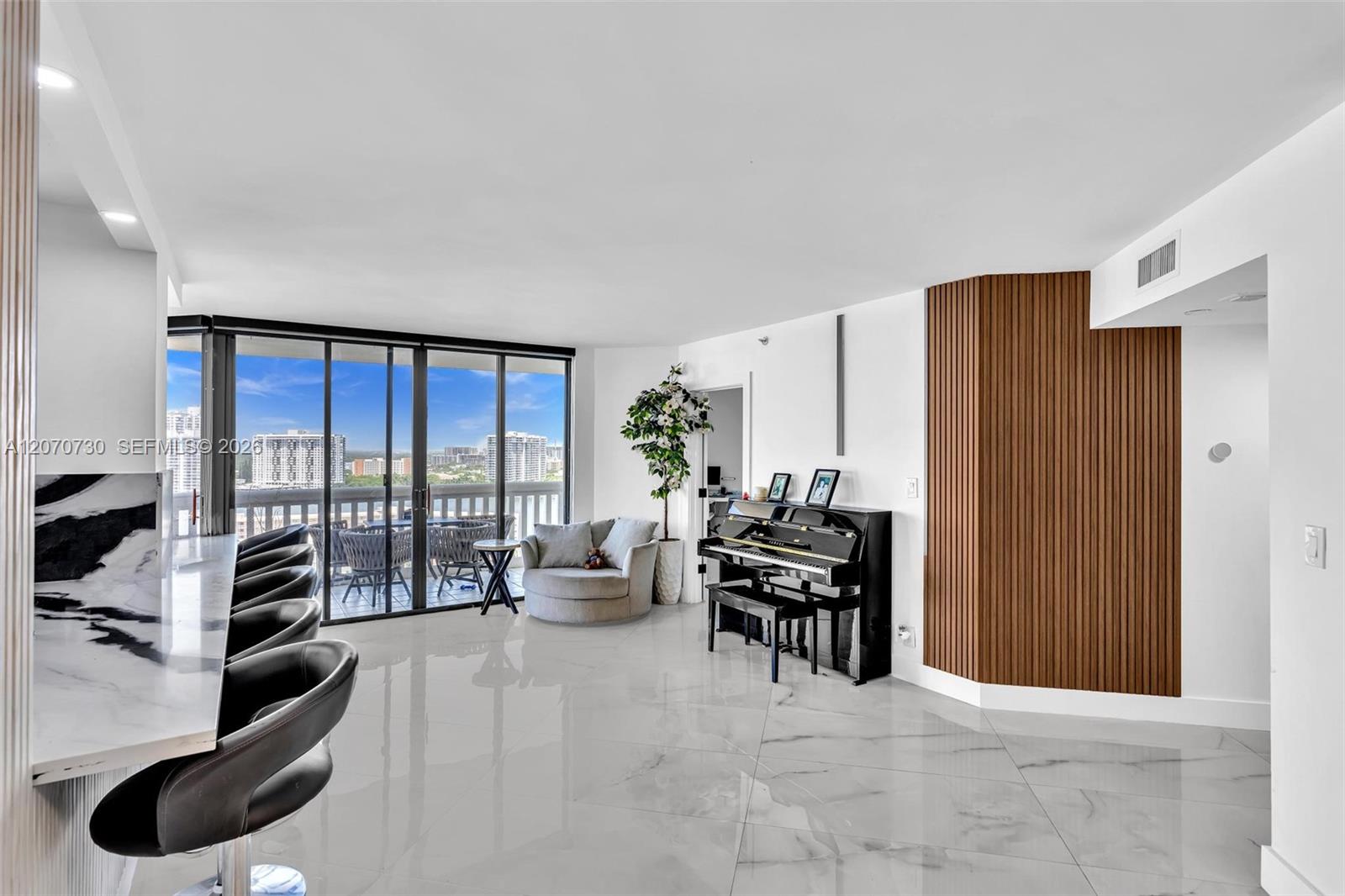 1000 W Island Boulevard