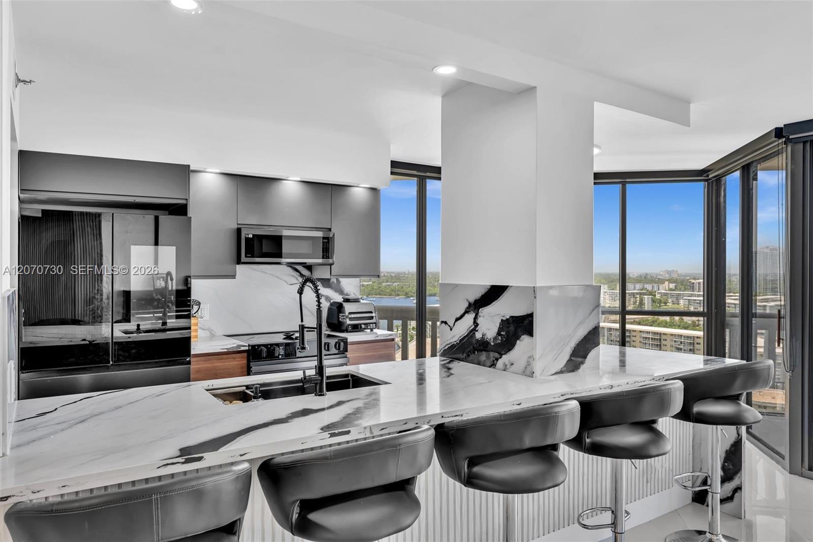 1000 W Island Boulevard