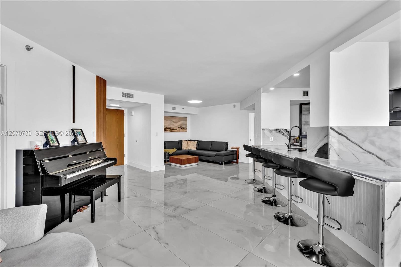 1000 W Island Boulevard