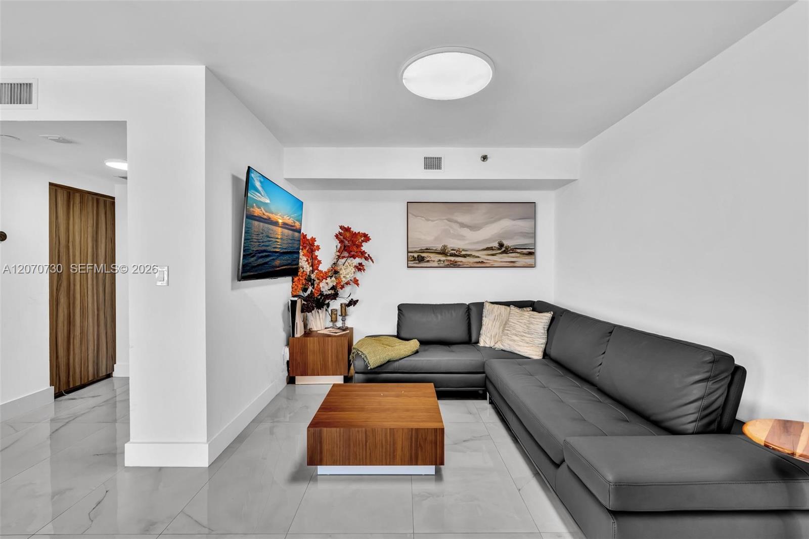 1000 W Island Boulevard