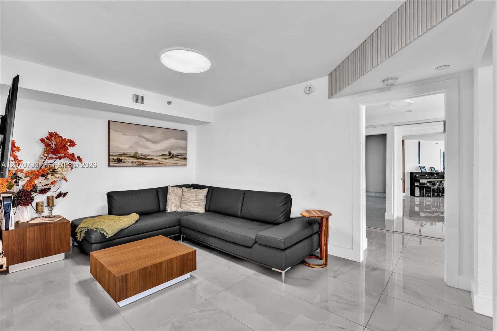 1000 W Island Boulevard