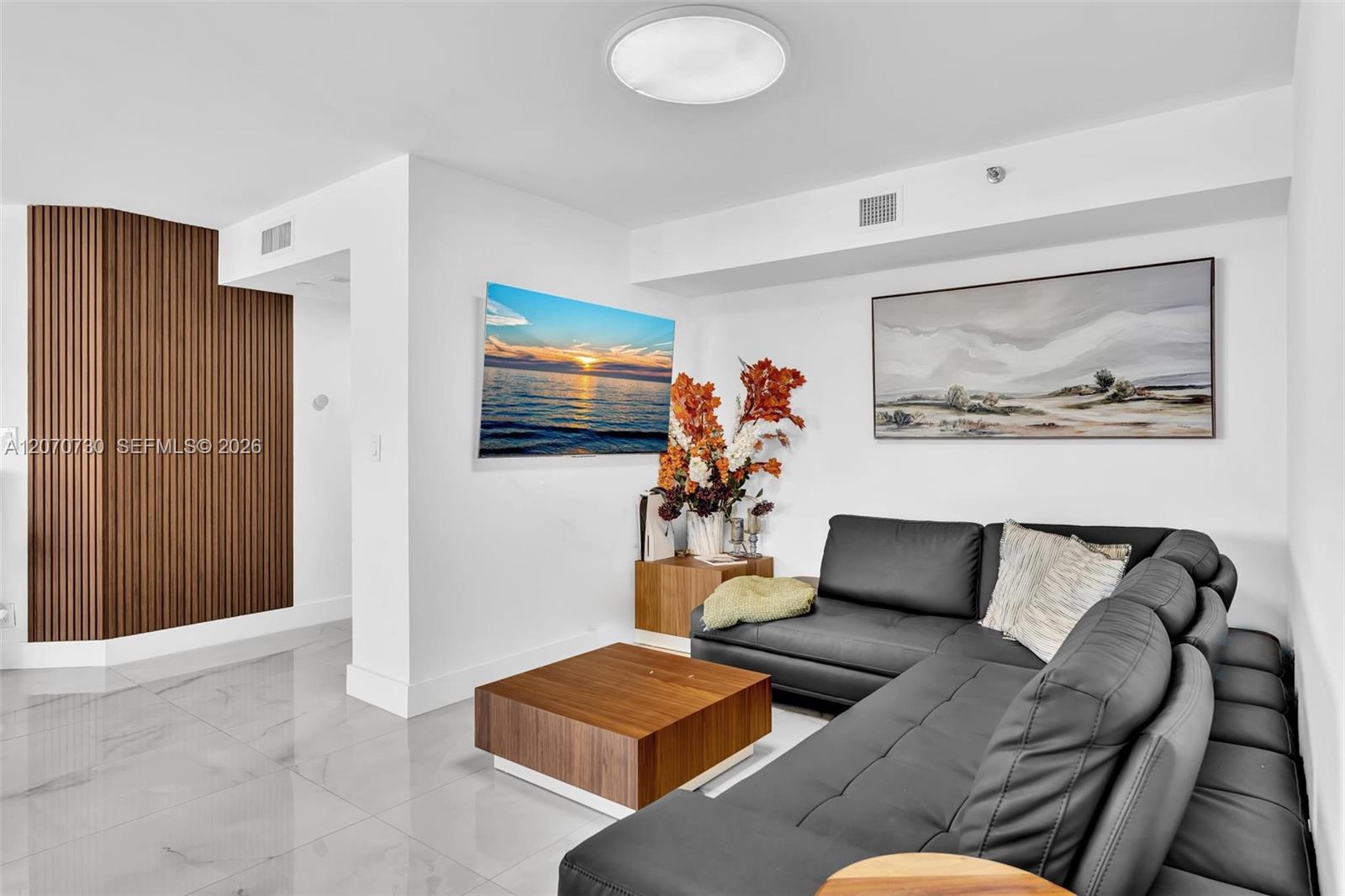 1000 W Island Boulevard