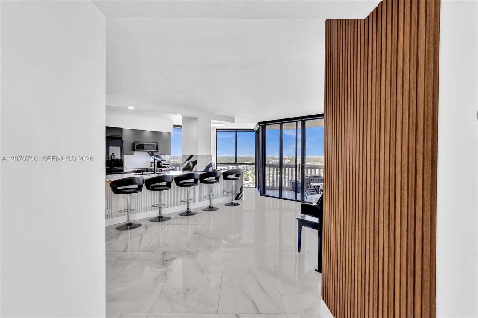 1000 W Island Boulevard
