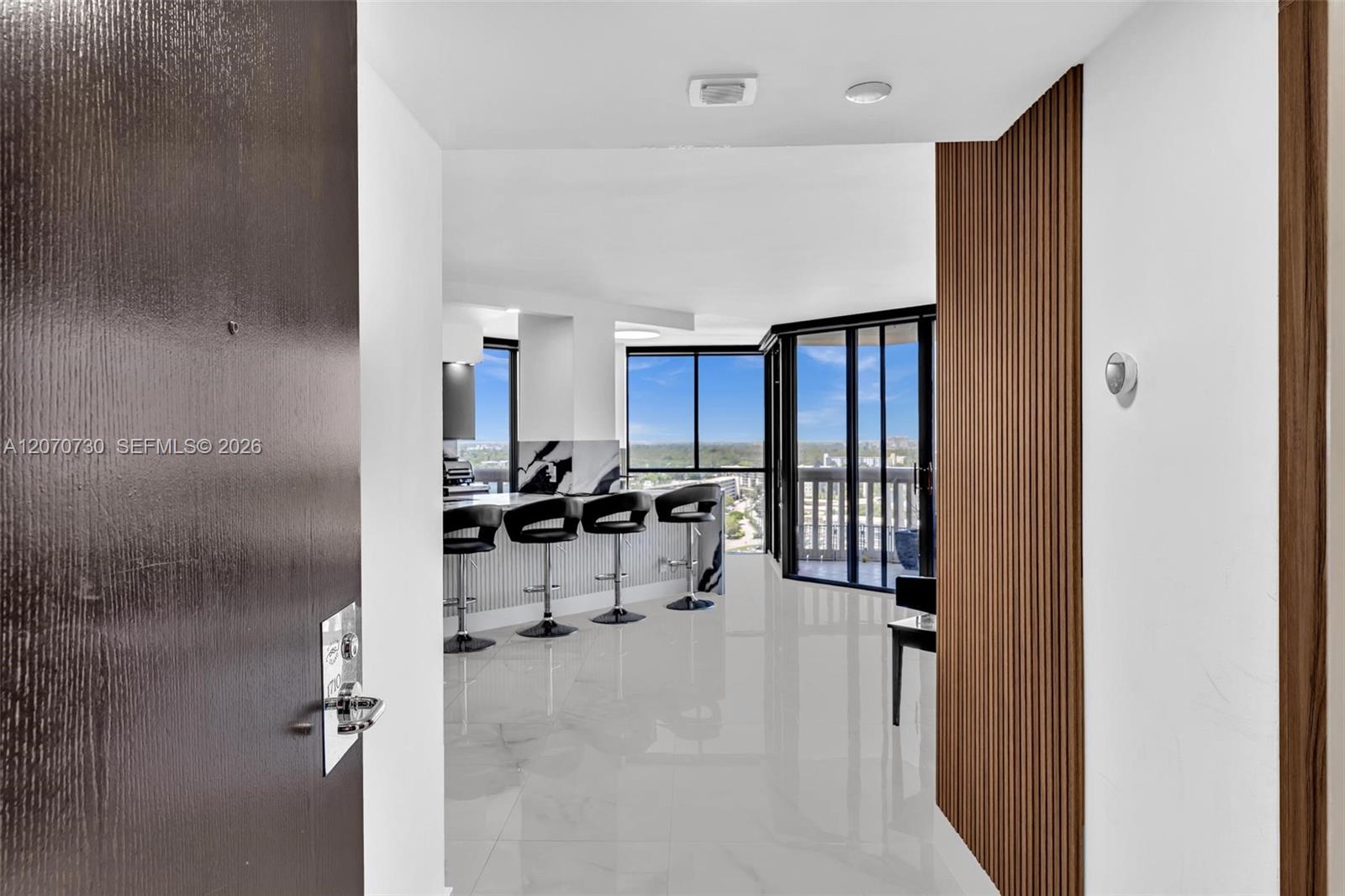 1000 W Island Boulevard
