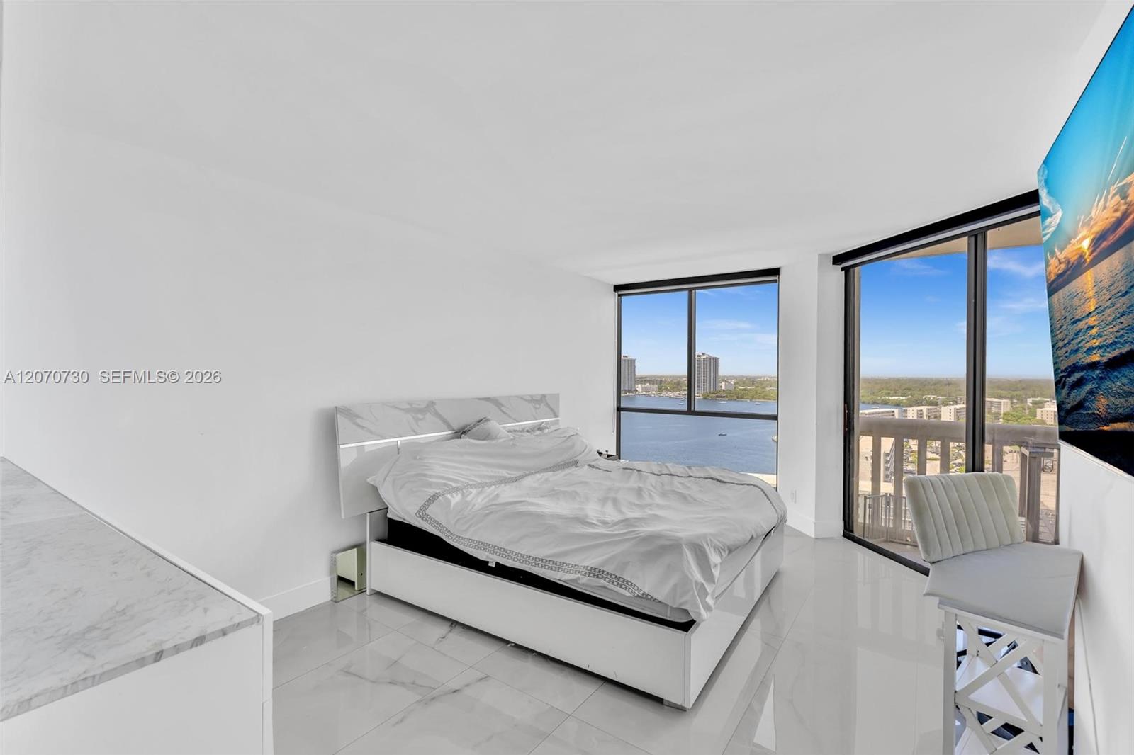 1000 W Island Boulevard