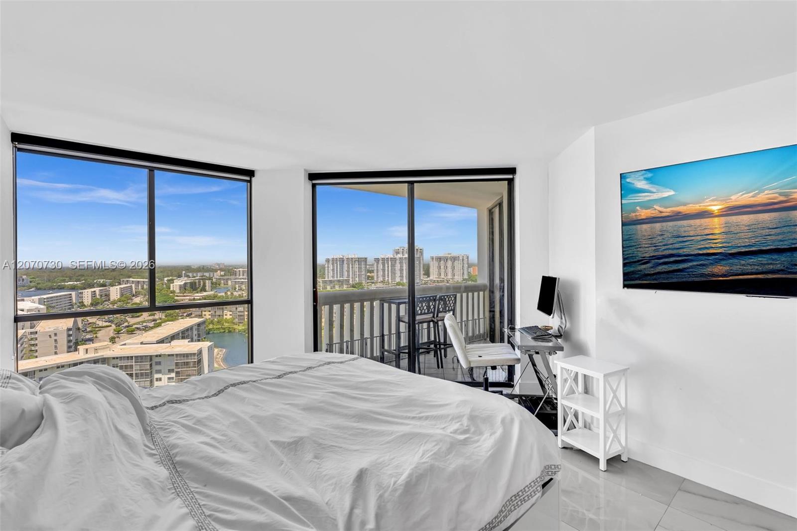 1000 W Island Boulevard