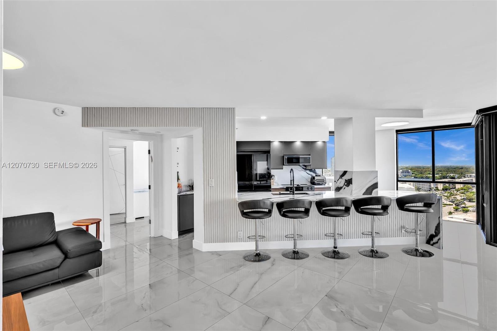 1000 W Island Boulevard