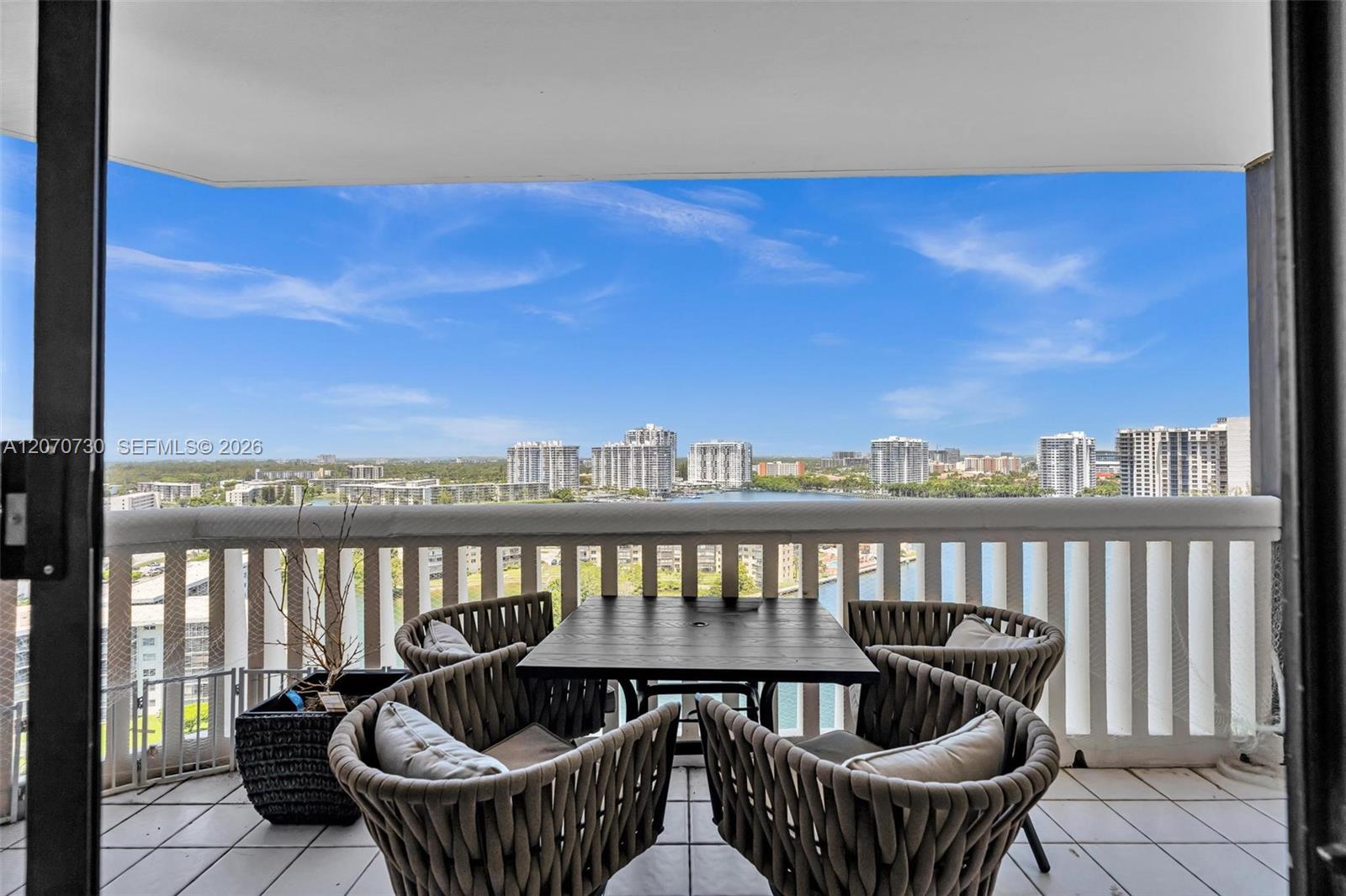 1000 W Island Boulevard