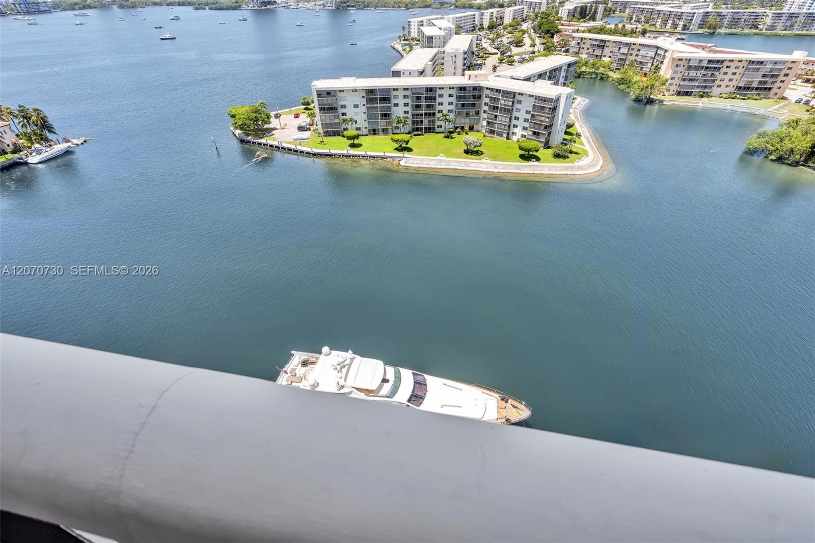 1000 W Island Boulevard