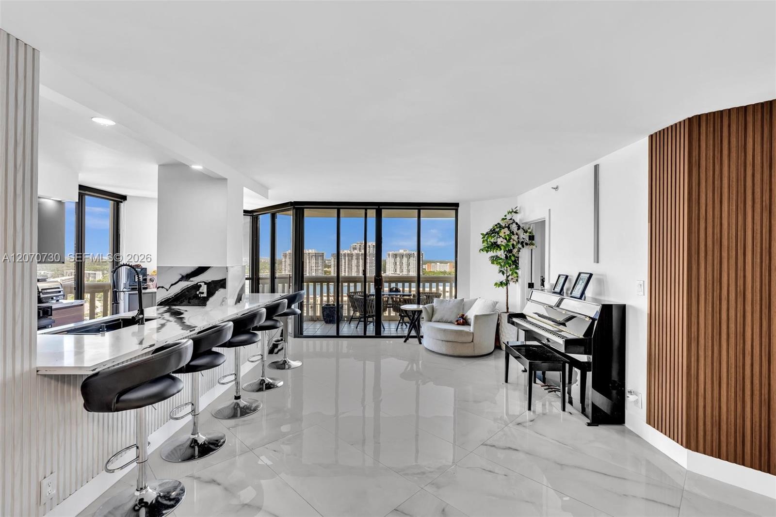 1000 W Island Boulevard
