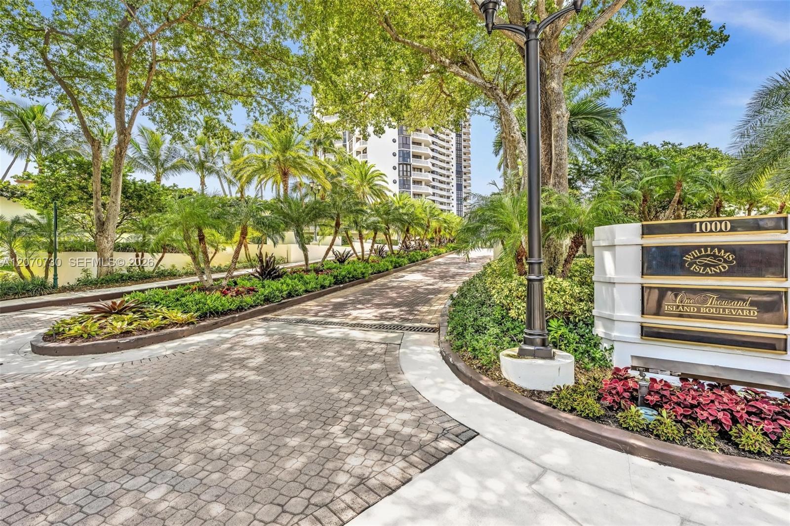 1000 W Island Boulevard