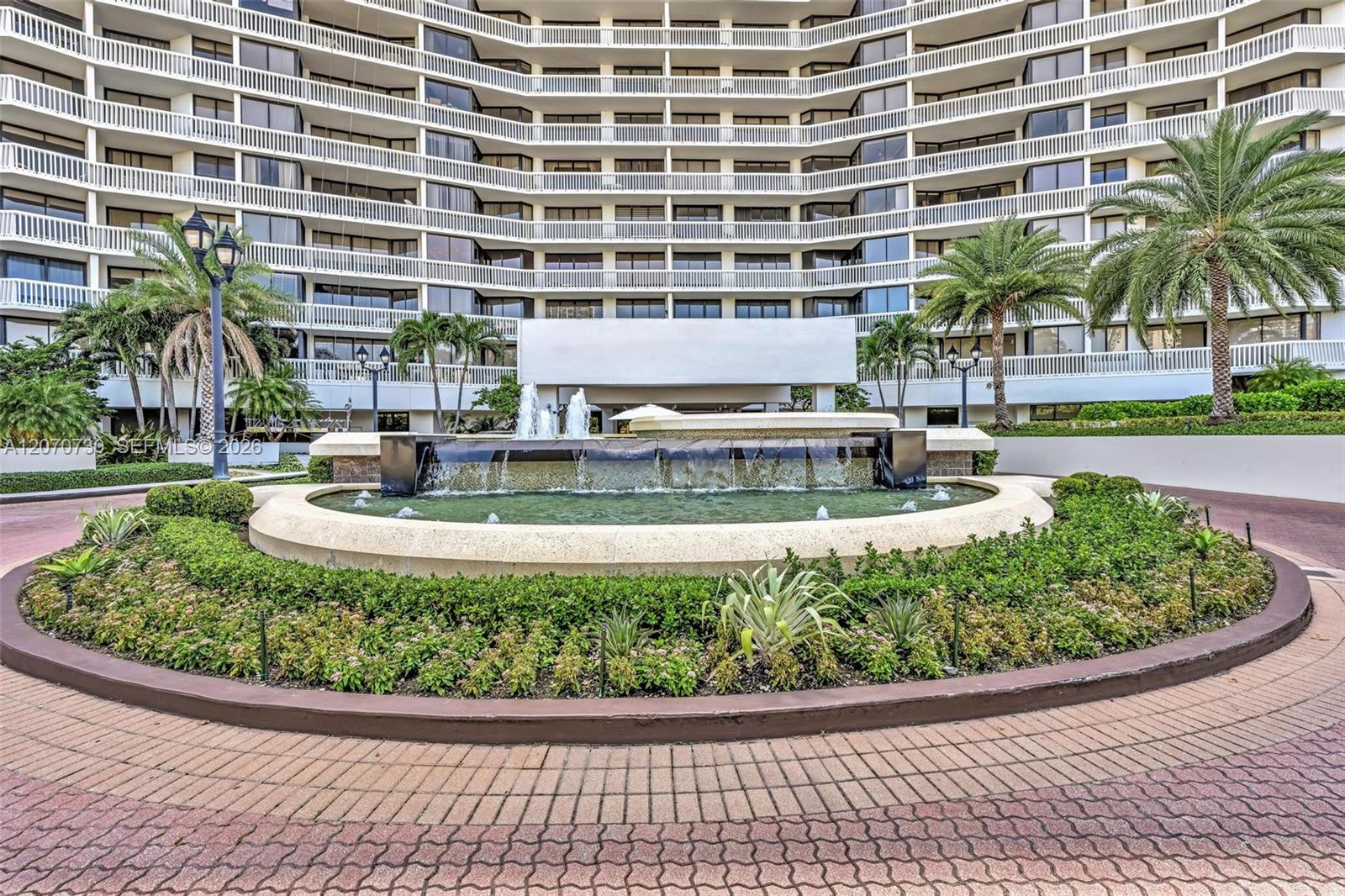 1000 W Island Boulevard