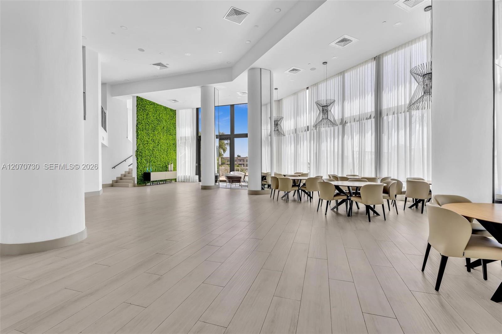 1000 W Island Boulevard