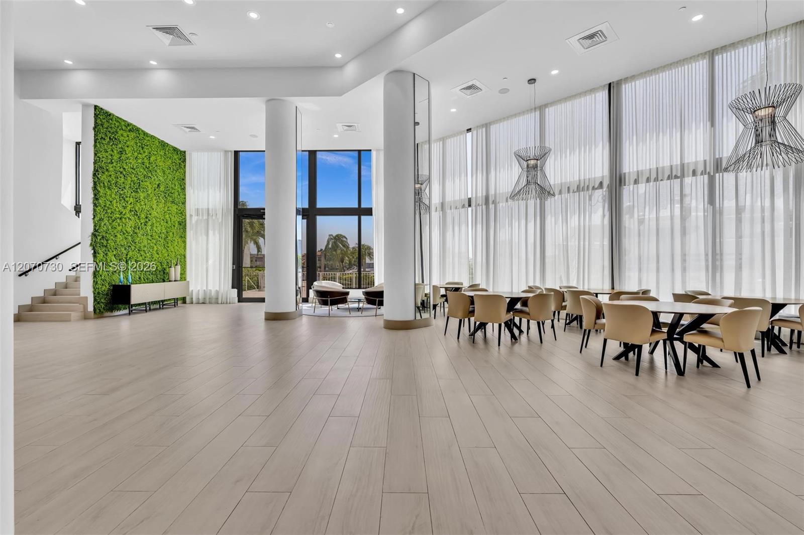 1000 W Island Boulevard