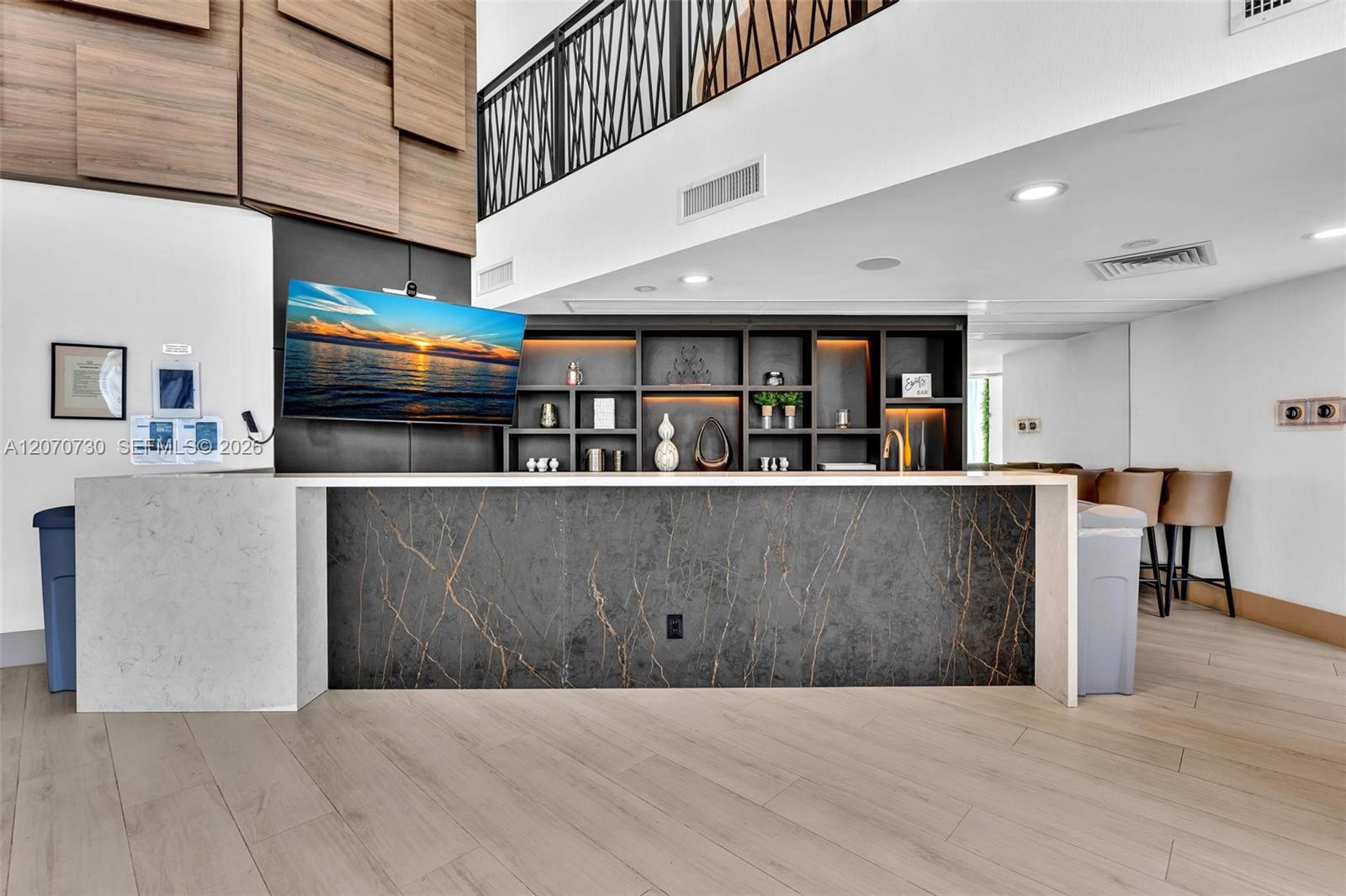 1000 W Island Boulevard