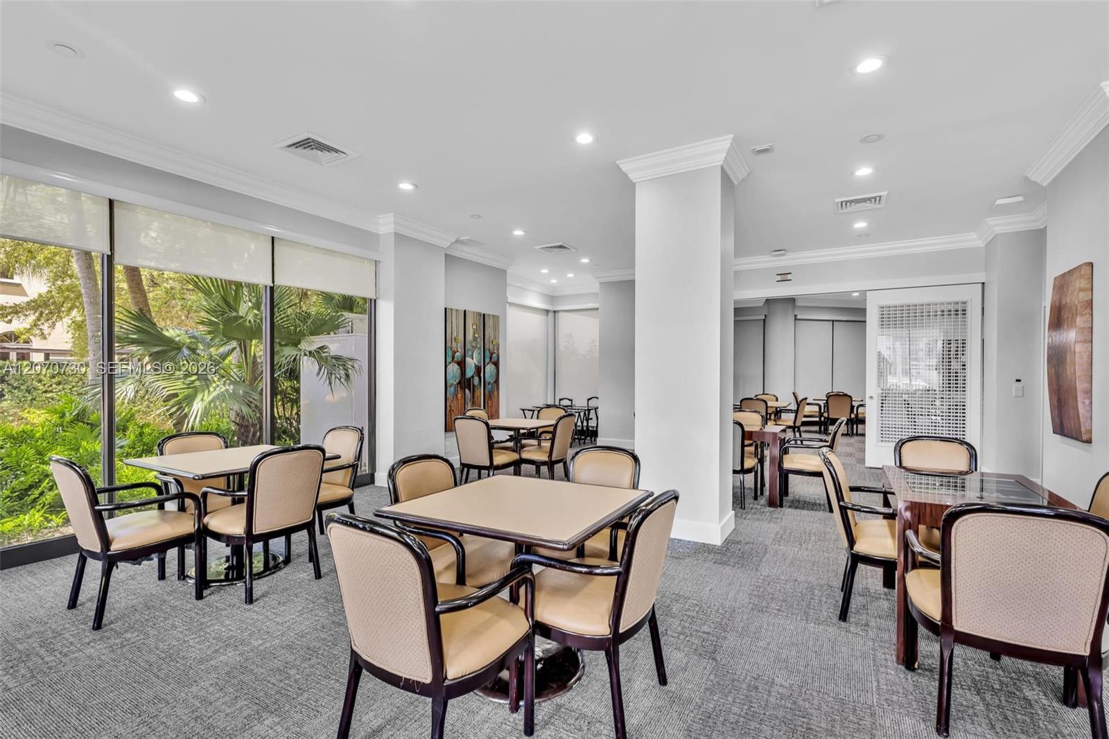 1000 W Island Boulevard
