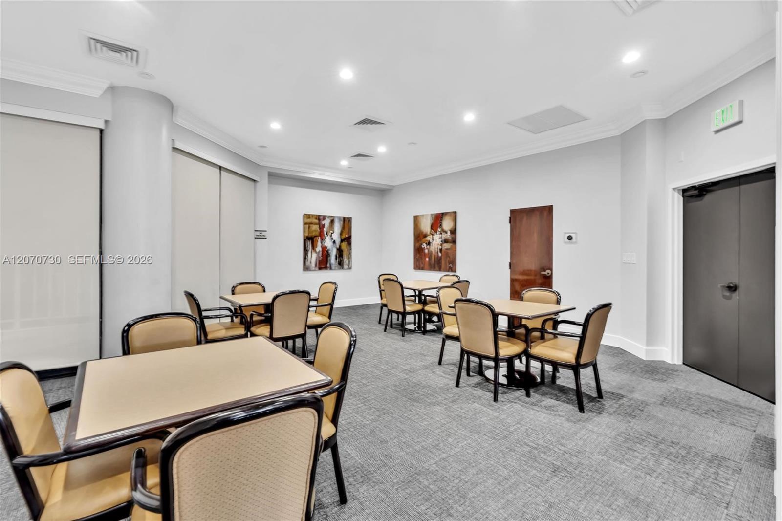 1000 W Island Boulevard