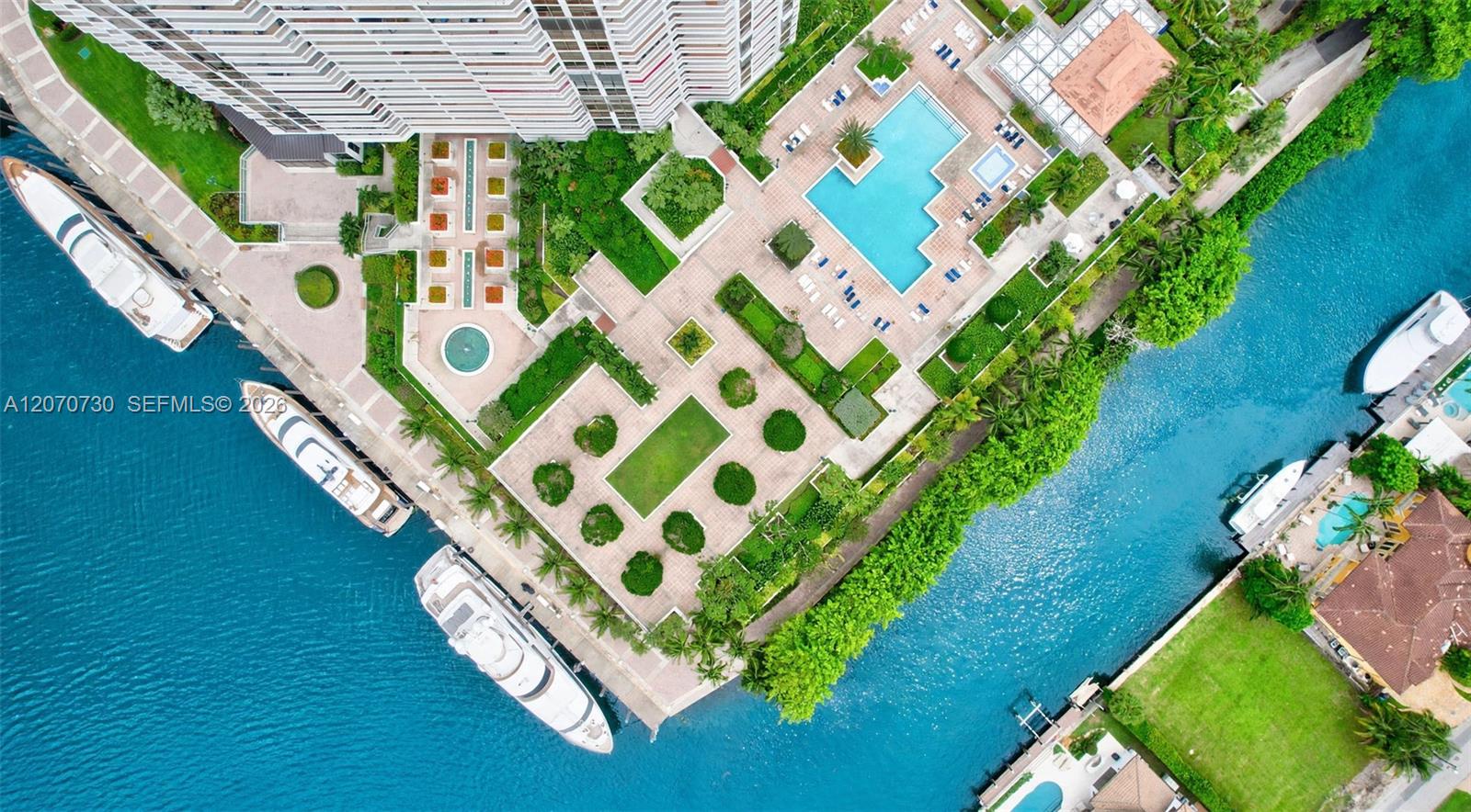 1000 W Island Boulevard