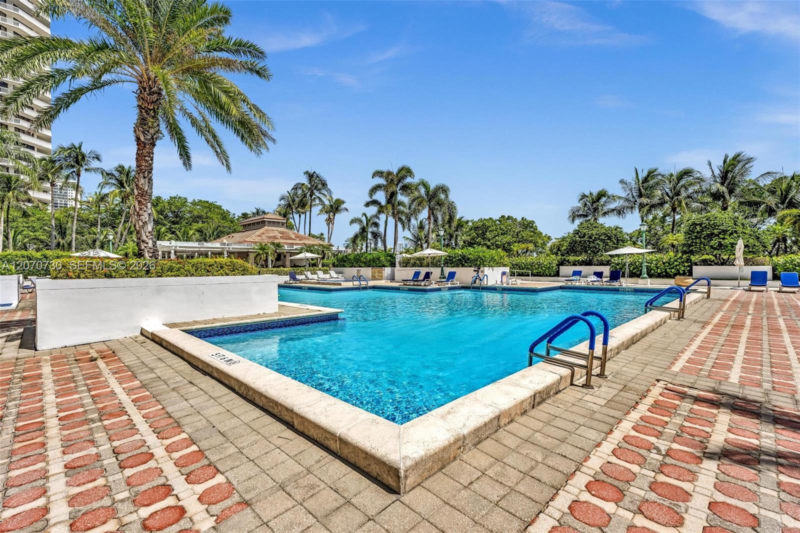 1000 W Island Boulevard