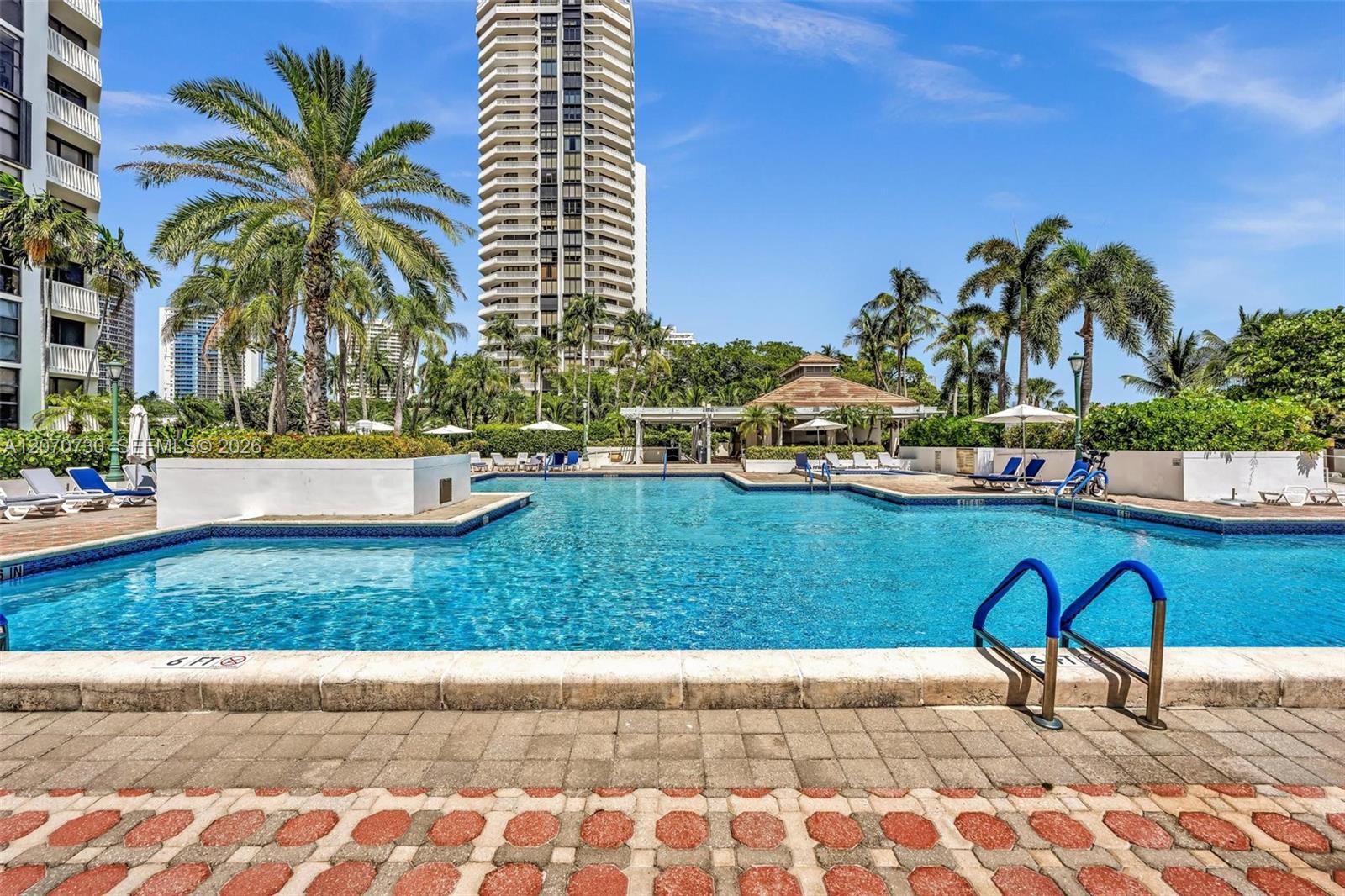 1000 W Island Boulevard