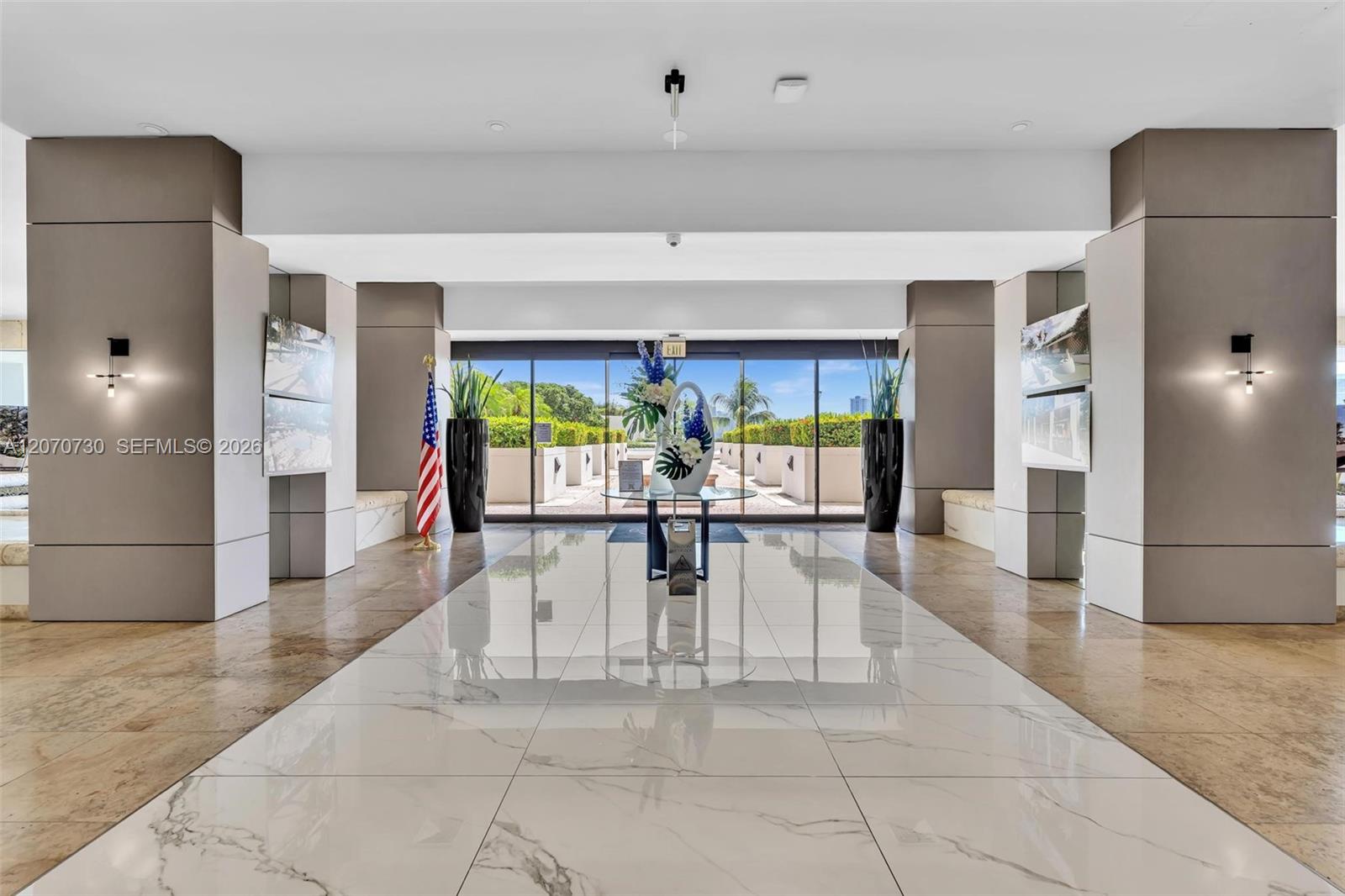 1000 W Island Boulevard