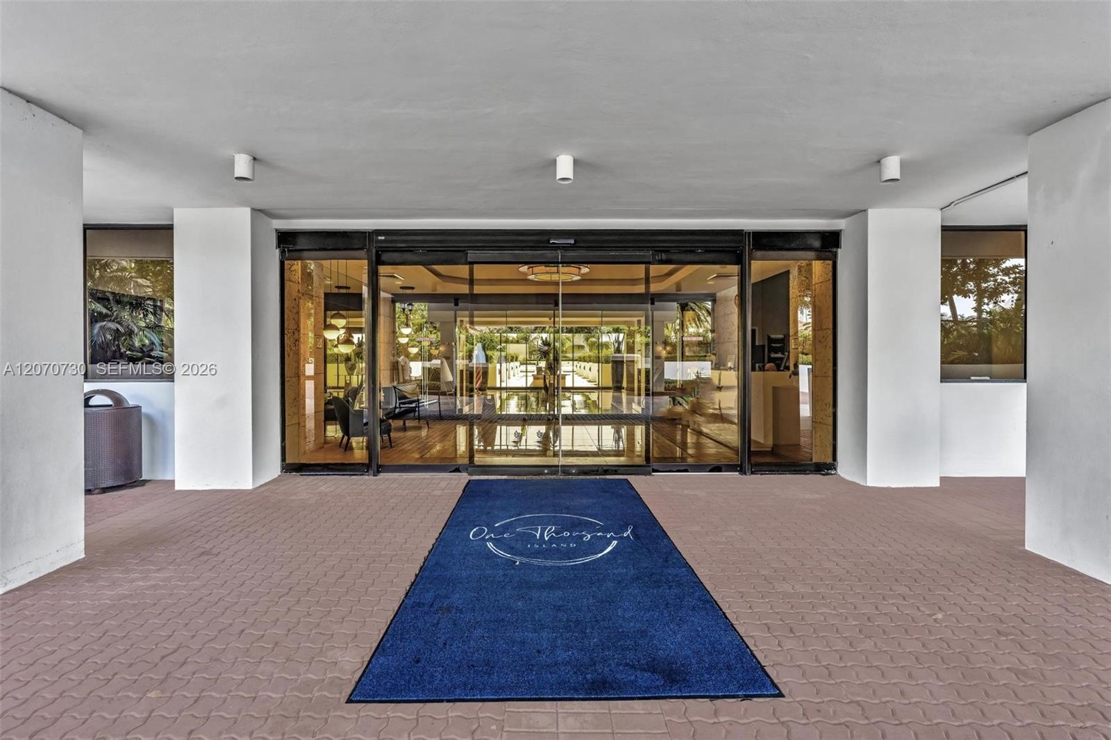 1000 W Island Boulevard