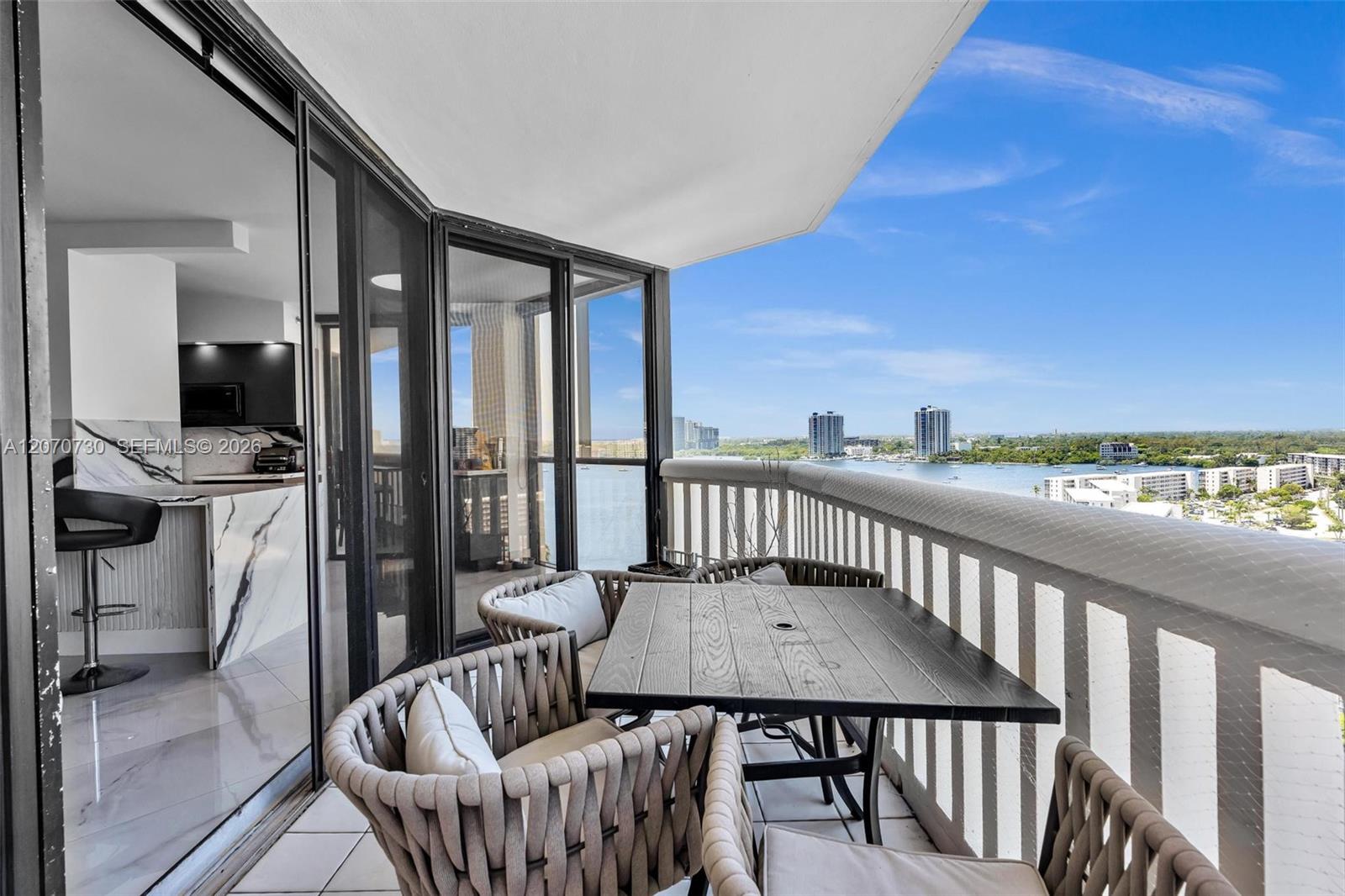 1000 W Island Boulevard