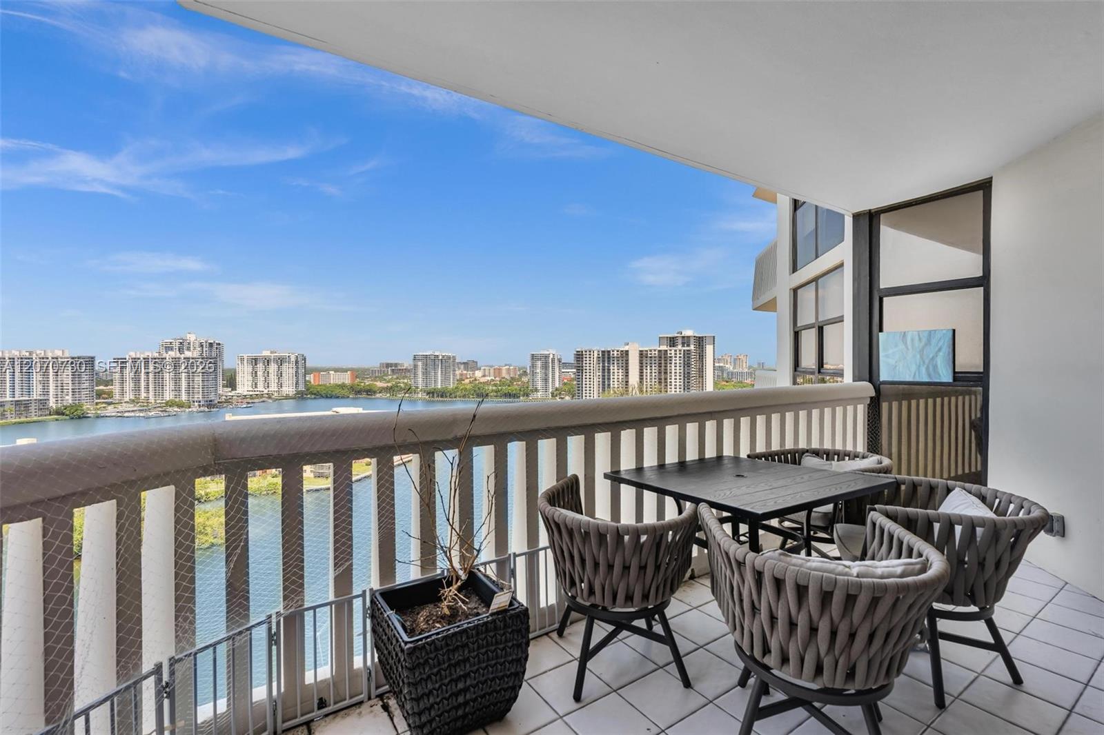 1000 W Island Boulevard
