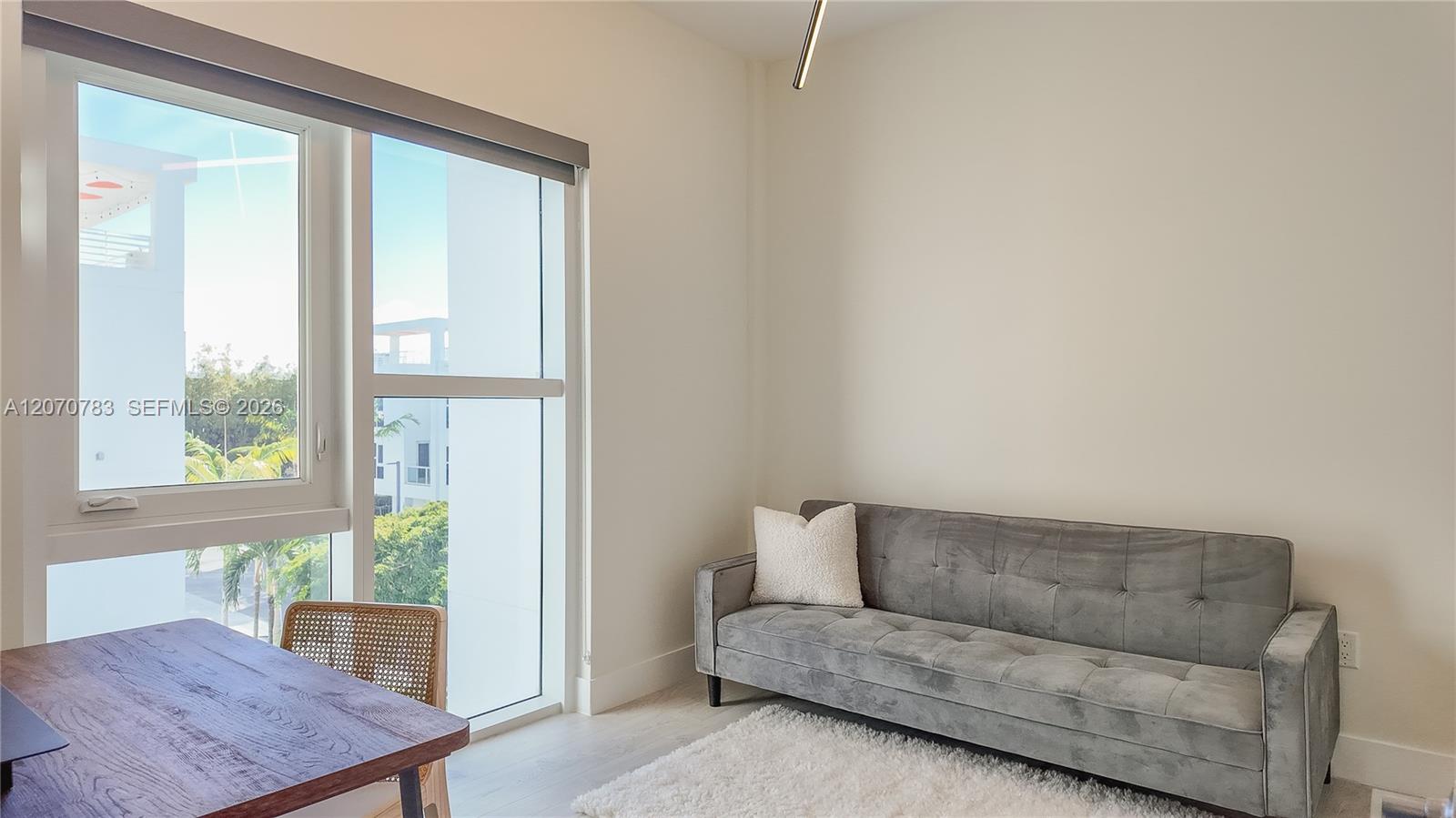 455 NE 39th Street