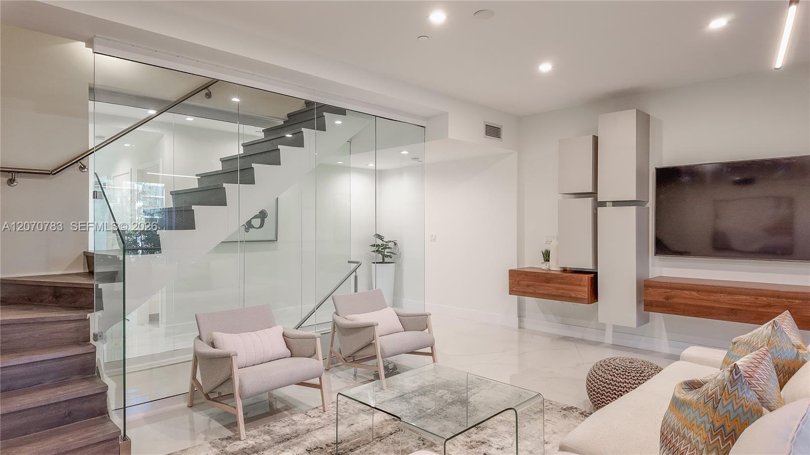 455 NE 39th Street