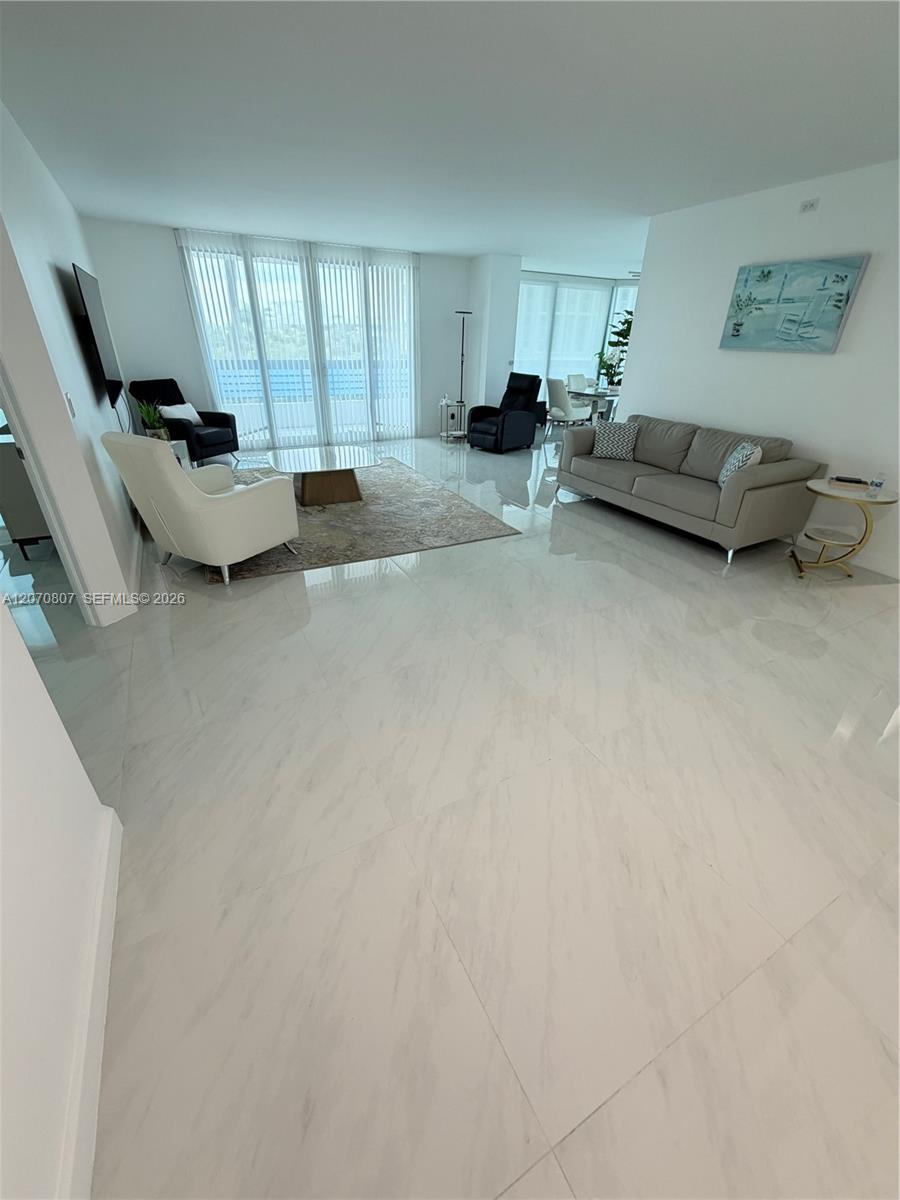 3500 Mystic Pointe Drive