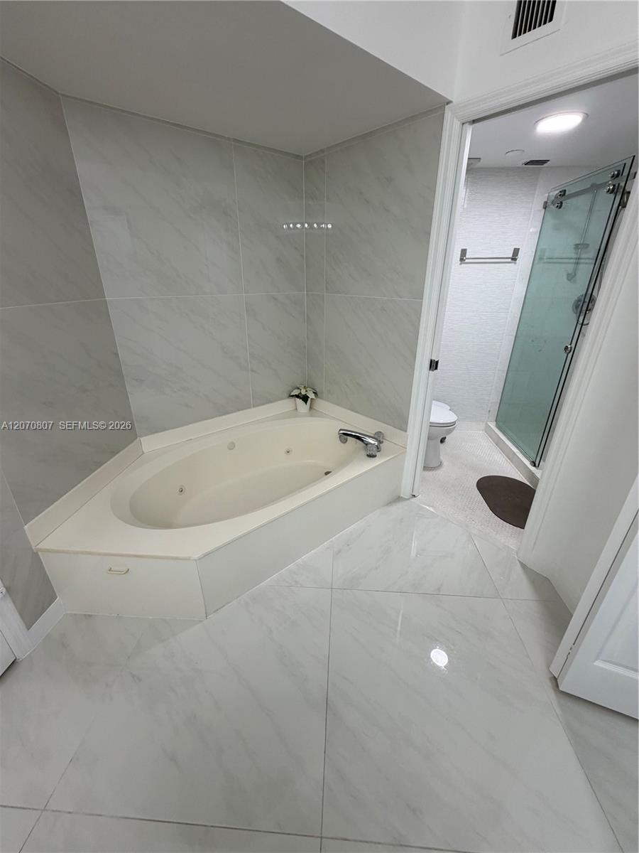 3500 Mystic Pointe Drive