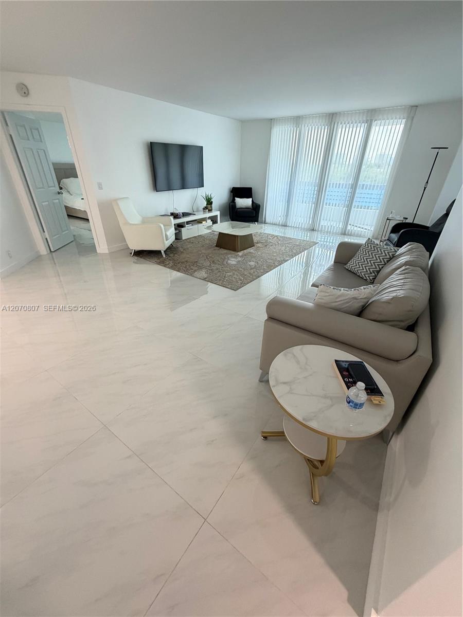 3500 Mystic Pointe Drive