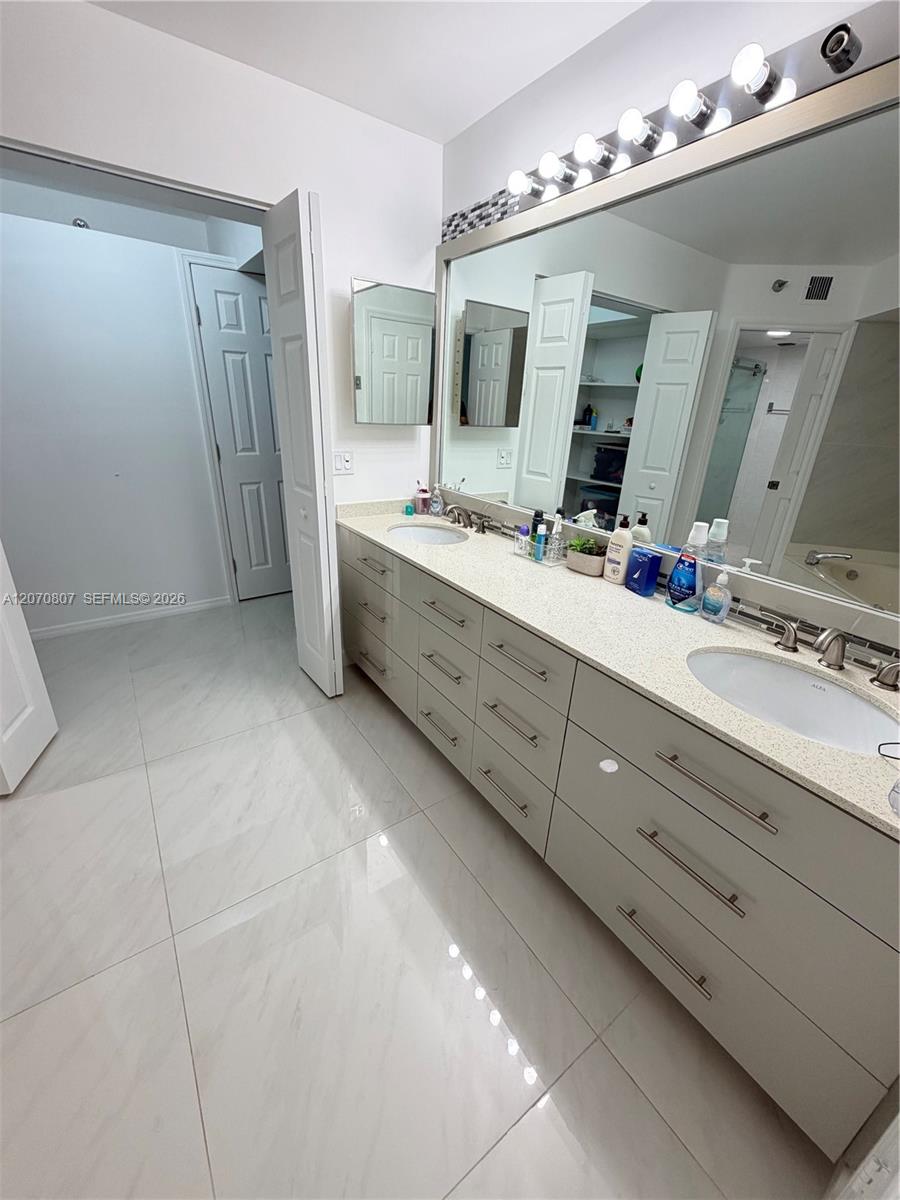 3500 Mystic Pointe Drive