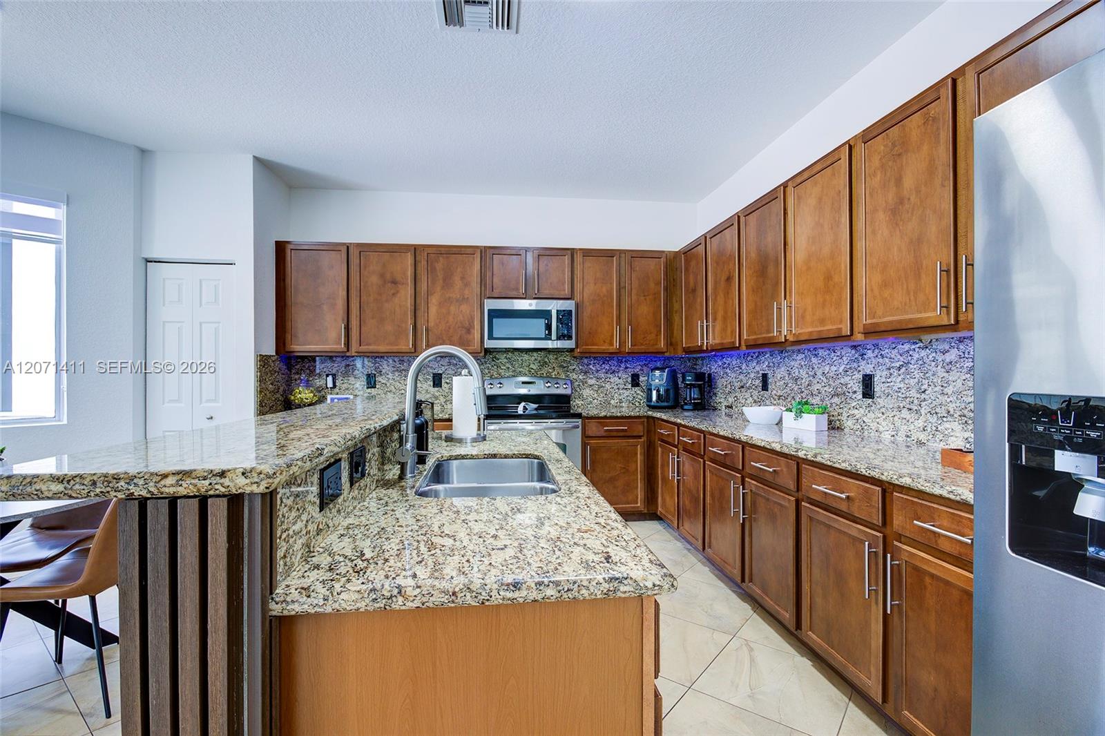 9370 Cobblestone Brooke Court gallery image #11