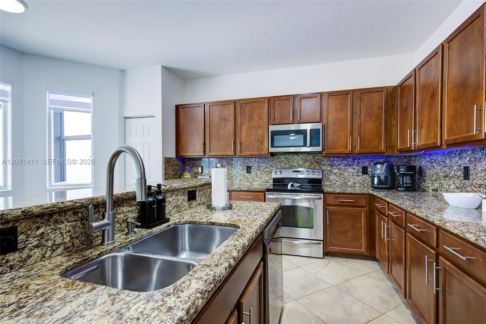 9370 Cobblestone Brooke Court gallery image #12