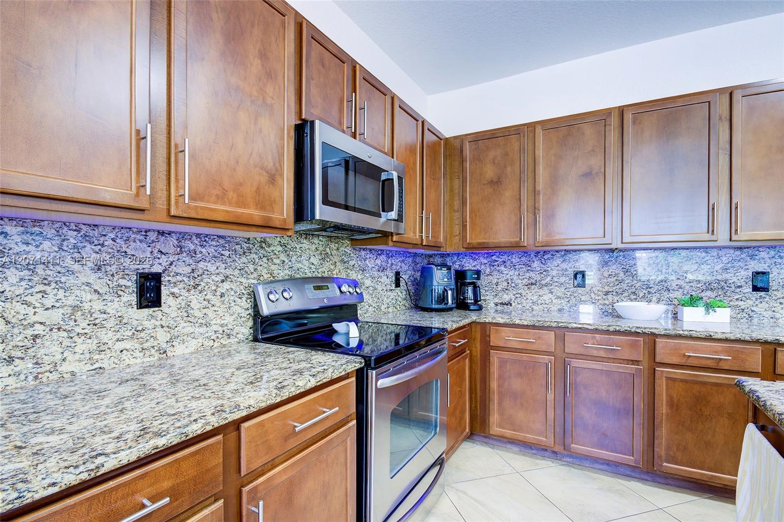 9370 Cobblestone Brooke Court gallery image #13