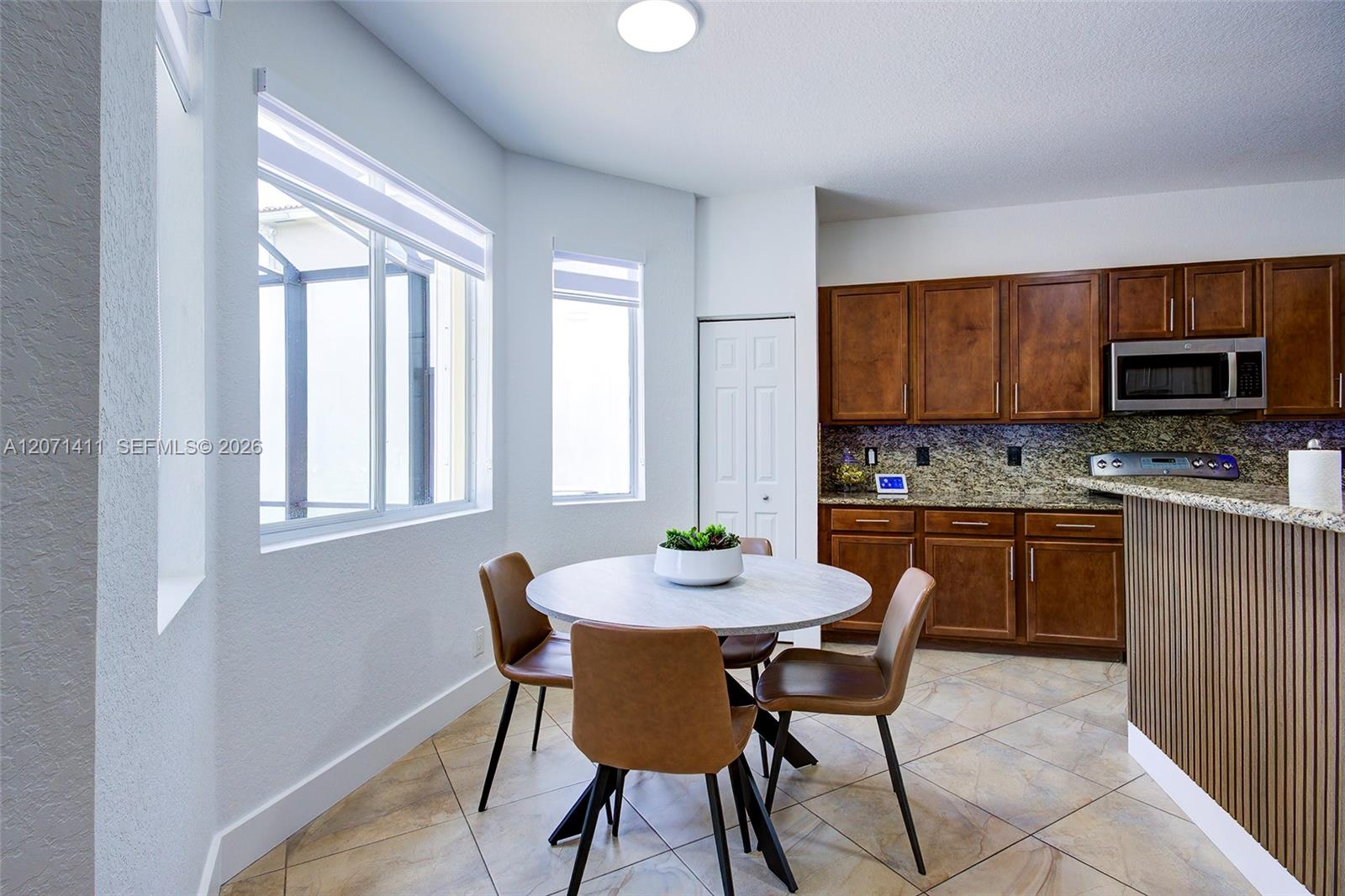 9370 Cobblestone Brooke Court gallery image #16