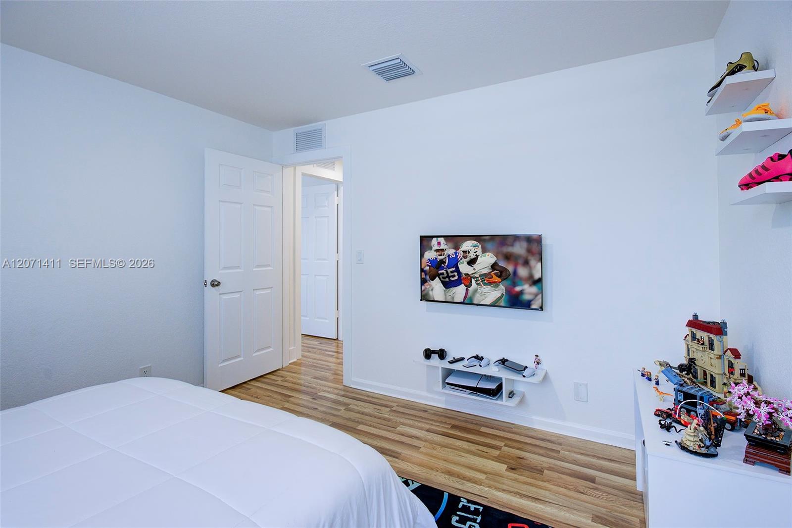 9370 Cobblestone Brooke Court gallery image #29