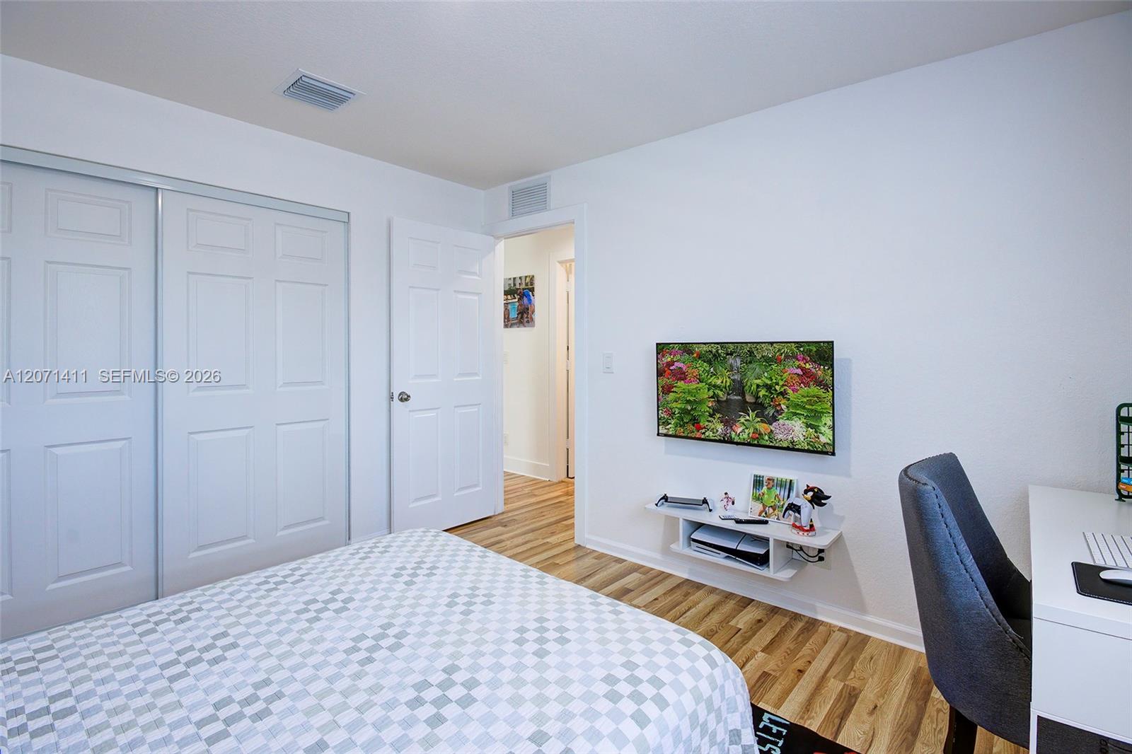 9370 Cobblestone Brooke Court gallery image #31