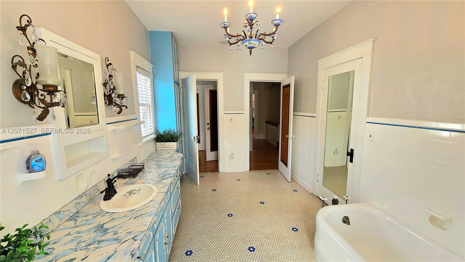 219 S 17th Avenue