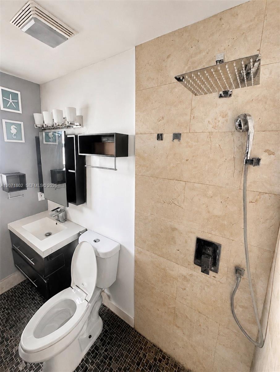 2561 W 60th Place