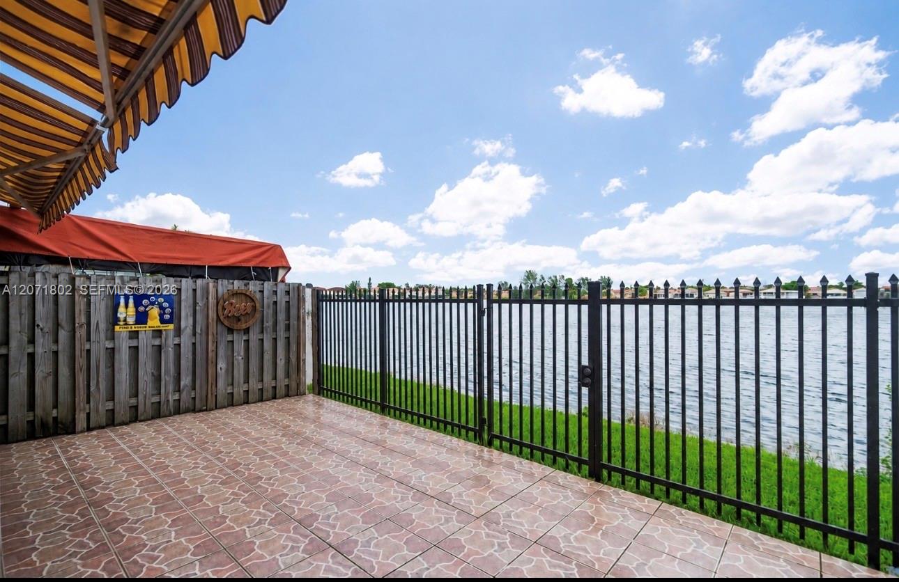 2561 W 60th Place