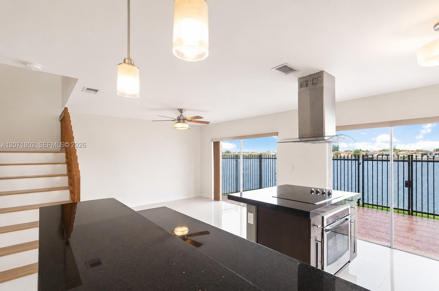 2561 W 60th Place